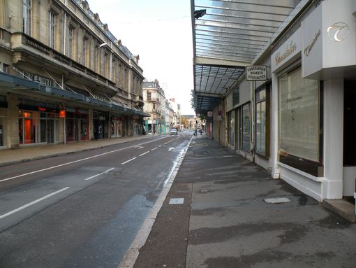  trottoirs couverts, rue R. Poincaré